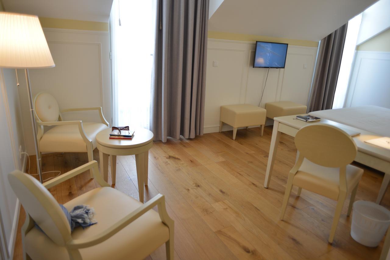 Charming Blue Hotel วิลาโดปอร์โต ภายนอก รูปภาพ
